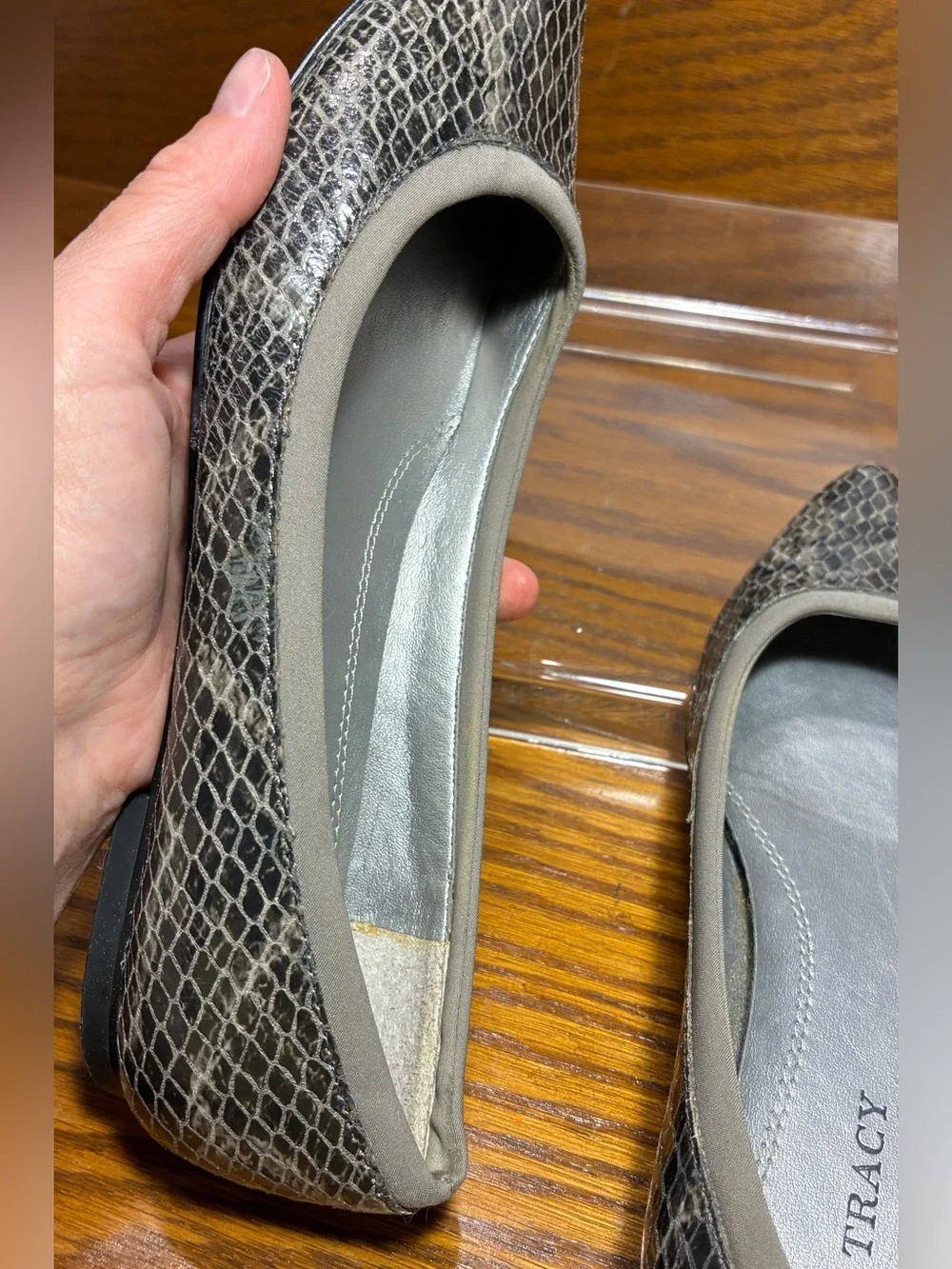 Ellen Tracy Snakeskin Leather Pointed Toe Flats Gray Size 6.5